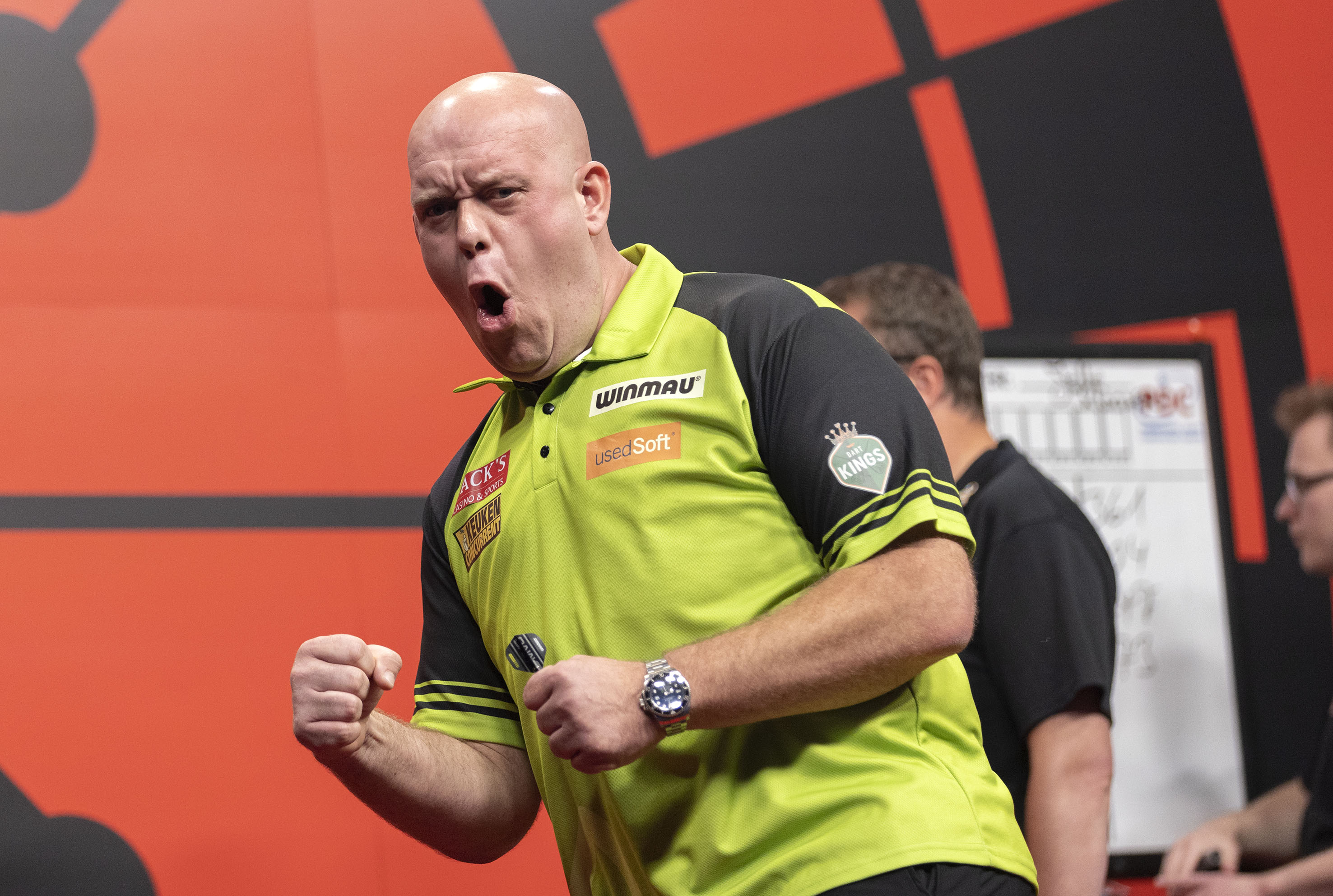 Van Gerwen storms through in Zwolle, King punishes Price | PDC